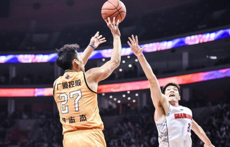 获胜功臣！姜伟泽打满全场6记三分砍26分10助末节带队锁定胜局