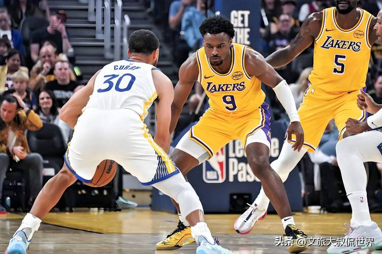 穆迪重伤+火箭内讧！湖人爆冷输活塞，快船狂胜雄鹿稳第八
