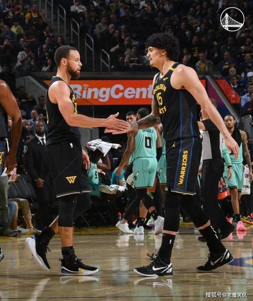 黄蜂这波赚翻了！主场连续9场爆满，三球带队狂胜国王44分