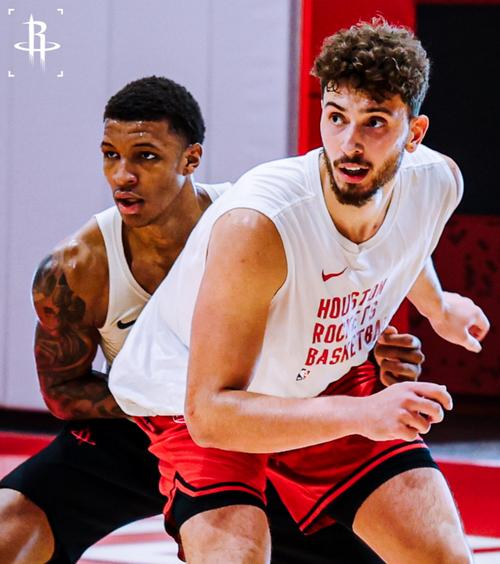 火媒：阿门和谢泼德有潜力成为联盟最佳后场他们技术完美互补