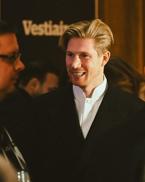 岁月不饶人德布劳内2630岁保持亿元身价近4年现34岁跌至1千万