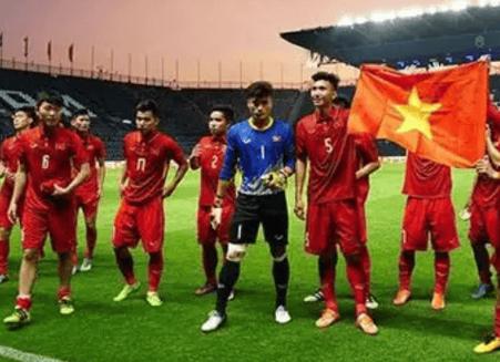 让2追2！U23国足22泰国U23向余望李新翔破门鲍世蒙送礼+助攻