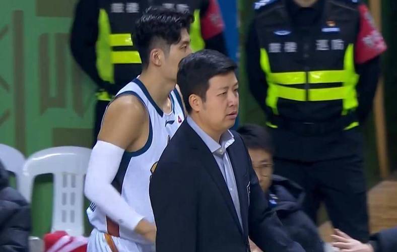 主场32分惨败上海！山西主帅：这是我接队以来，打得最差一场比赛