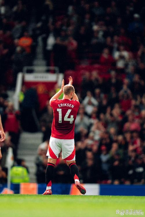 罗马诺：曼联即将与科比梅努续约霍伊伦：在曼联的最后阶段的确表现不好，在那不勒斯我找回了踢球的快乐