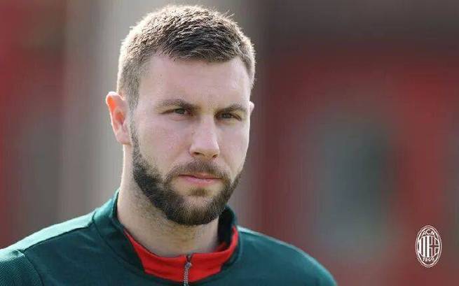 隆戈：切尔西有意AC米兰后卫帕夫洛维奇，米兰正推动与他续约