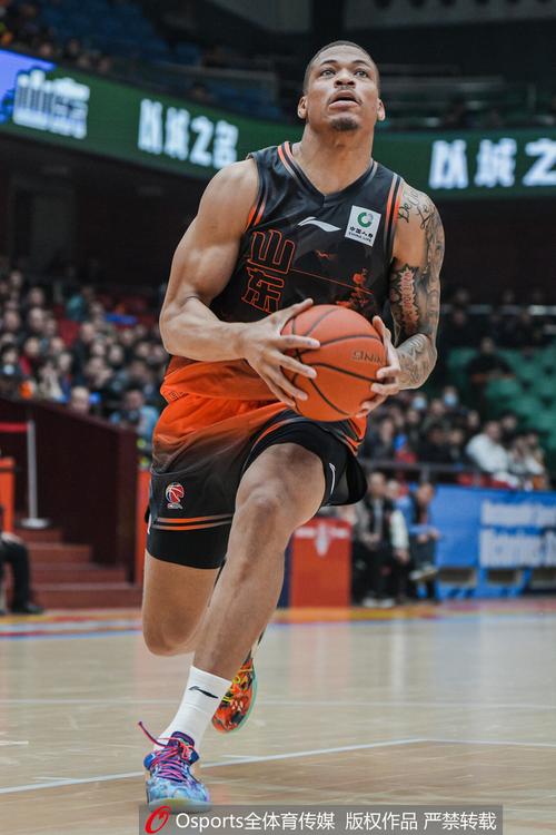 鲁媒：斯蒂尔高效约翰逊节奏好&能突破撕开防线琼斯大概率离队