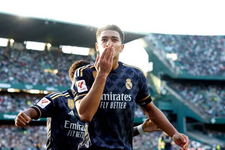 记者：英格兰必须确立贝林厄姆核心地位，否则是最大自毁长城行为