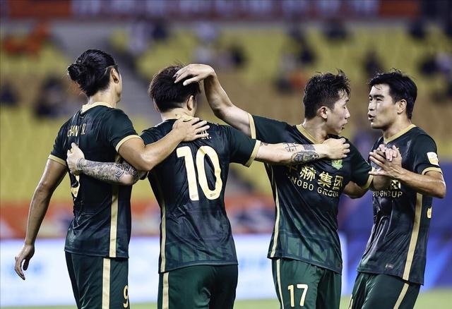 小伙子上来很敢打！冯傲半场13分钟7中4拿到11分3前场板1断1帽