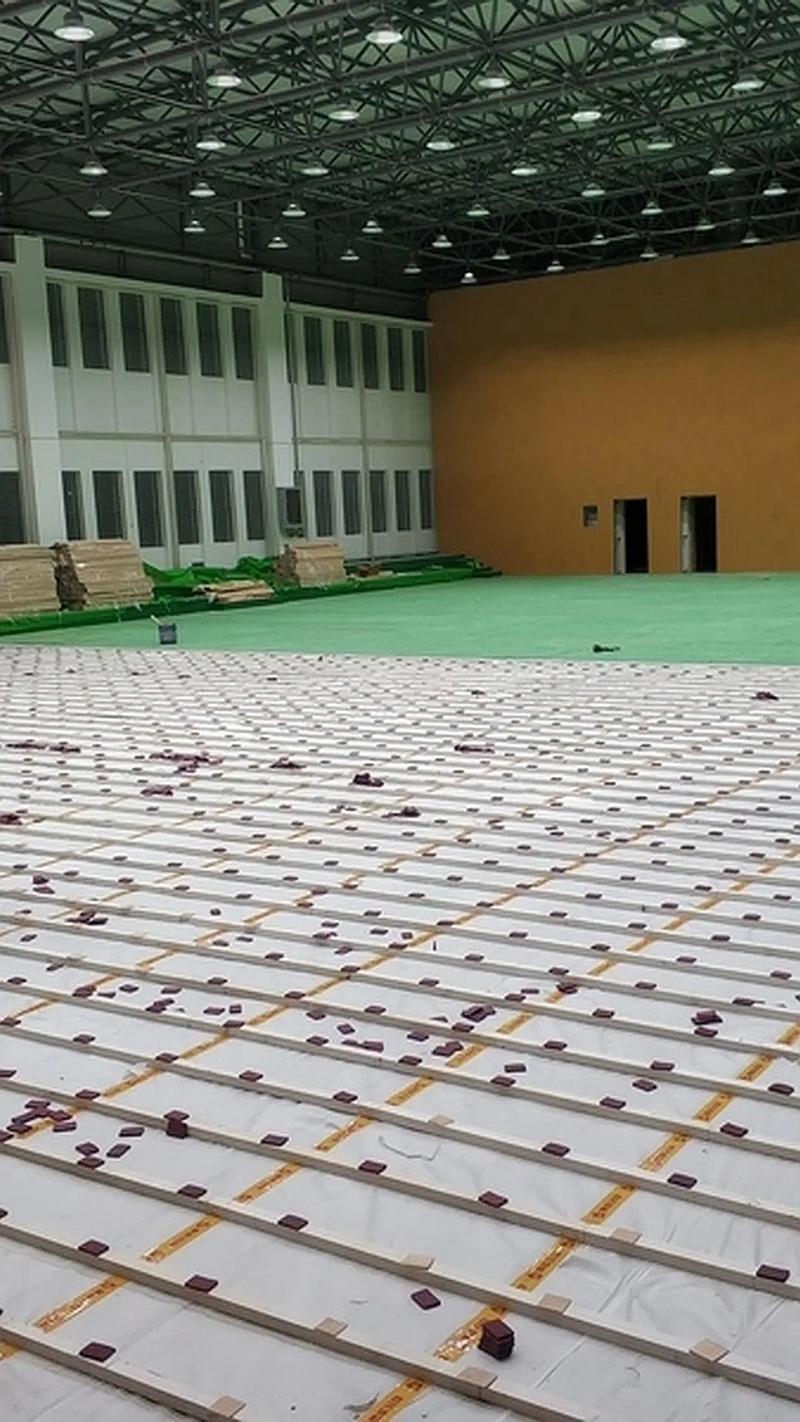 篮球场木地板怎么保养？篮球场木地板用什么材料最好？