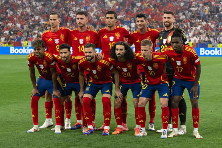 西班牙和意大利足球哪个厉害，意大利和西班牙的足球实力