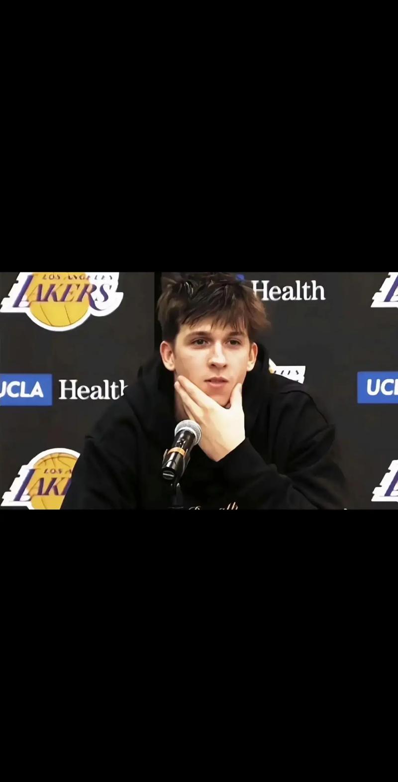 奥斯汀里弗斯湖人年薪，湖人球员里弗斯